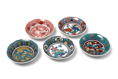 Kutani dish with famous design